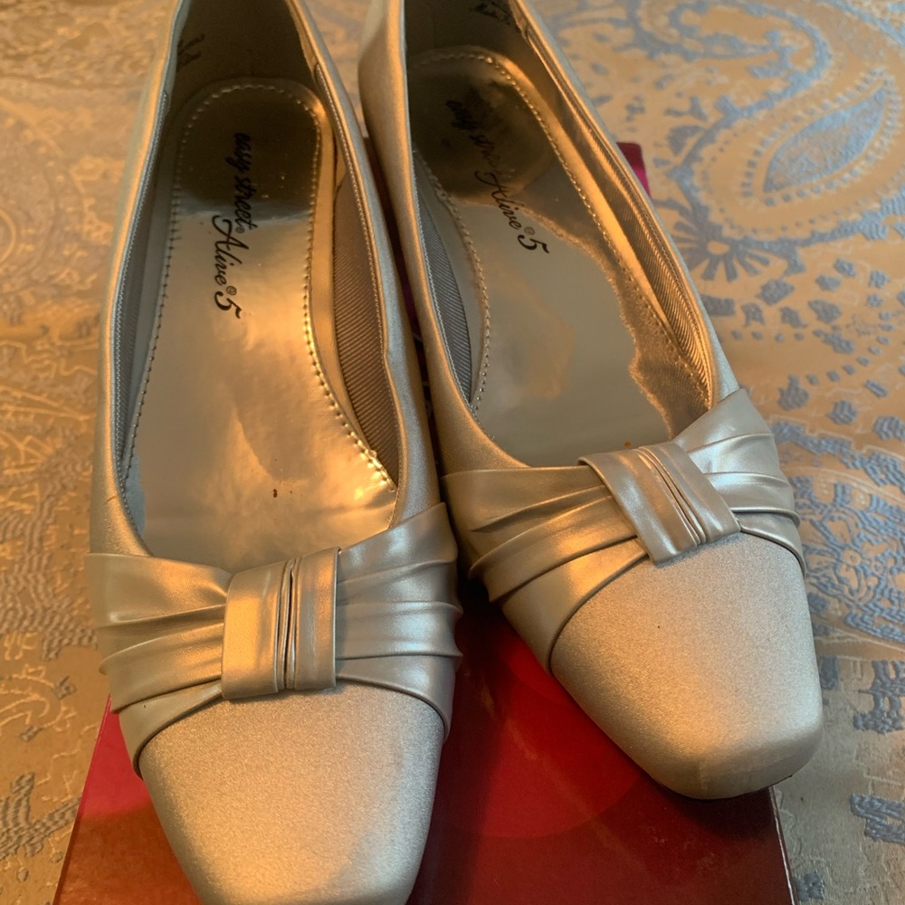 Easy Street Silver Flats with Twisted Detail